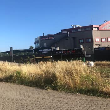 Güzelbahçe Belediyesi Bakımsız Ve Pis Arsa