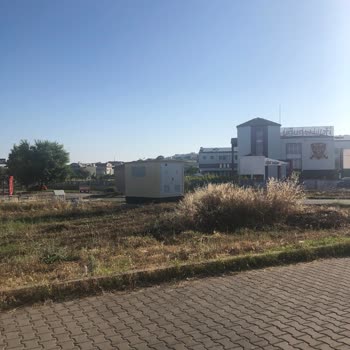 Güzelbahçe Belediyesi Bakımsız Ve Pis Arsa