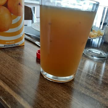 Dimes Meyve Suyu İçinde Kahverengi Parçalar