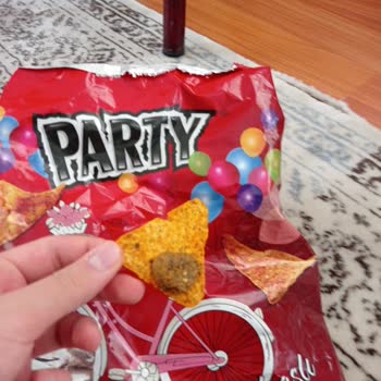 BİM BİM Party Cipsin İçinden Değişik Bir Cisim Çıktı