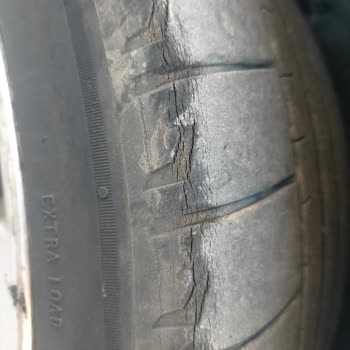 Bridgestone Şikayet Yanaklarda Çatlama Ve Müşteri Temsilcisi Yetkisiz.