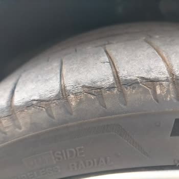 Bridgestone Şikayet Yanaklarda Çatlama Ve Müşteri Temsilcisi Yetkisiz.