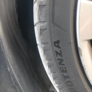 Bridgestone Şikayet Yanaklarda Çatlama Ve Müşteri Temsilcisi Yetkisiz.