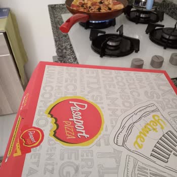 Pasaport Pizza Pizzalar Soğuk Üzerinde Malzeme Yok Ve Çalışan Personel Eğitimsiz