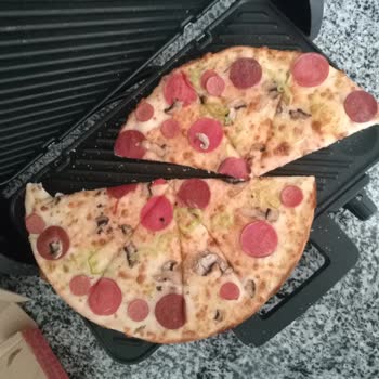 Pasaport Pizza Pizzalar Soğuk Üzerinde Malzeme Yok Ve Çalışan Personel Eğitimsiz