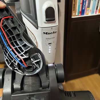Miele Triflex Şarjlı Süpürgenin Her Yeri Bozuldu