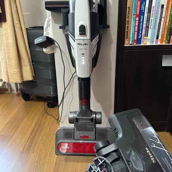 Miele Triflex Şarjlı Süpürgenin Her Yeri Bozuldu