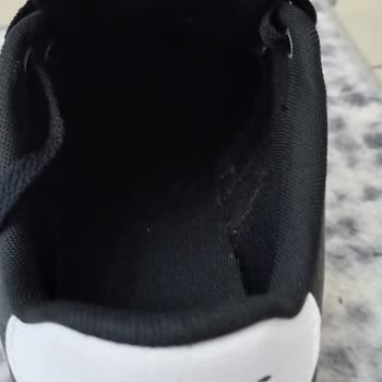 Adidas'ta Hatalı Ve Standart Dışı Üretim.