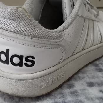 Adidas'ta Hatalı Ve Standart Dışı Üretim.