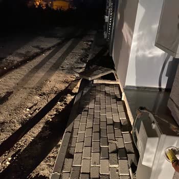 Gemlik Belediyesi İlgilenmiyor Evin Önündeki Rögar 1 Haftadır Taşıyor