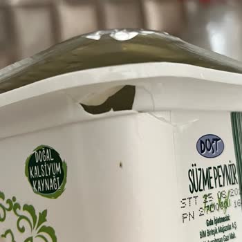 BİM Kırık Ve Küflü Peynir Kutusu