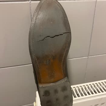 FLO Ayakkabı FLO, Ayakkabı Tabanı Çatlaması