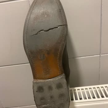 FLO Ayakkabı FLO, Ayakkabı Tabanı Çatlaması