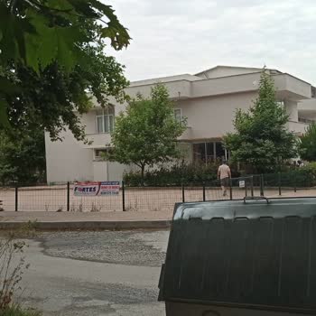 Edremit Belediyesi Su Kanalını Temizlemiyor Sineklerden Şikayetçiyiz