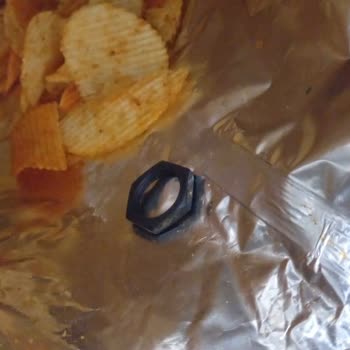 BİM Den Alınan Cips İçinden Plastik Parça Çıktı