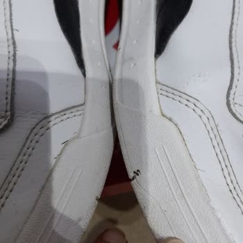 Puma Marka 45 Günlük Ayakkabıda Çatlak, Ve Ürünün Arkasında Durmaması