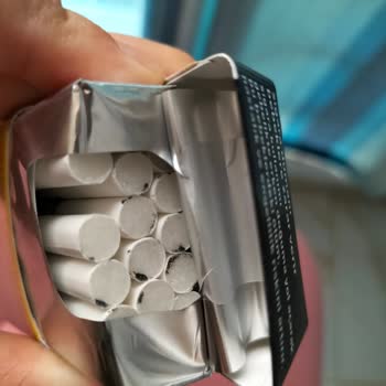 Marlboro Taç Blue Sigarası Çatır Çatır Ediyor Ve Boyası Sağlığıma Zarar Veriyor