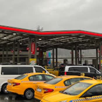 İstanbul Havalimanı'nda Siyah Minibüsler Yüzünden Yolcuları Alamıyoruz