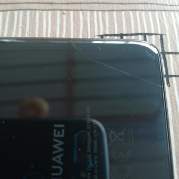 Huawei Nova 9 Ekran Sararması