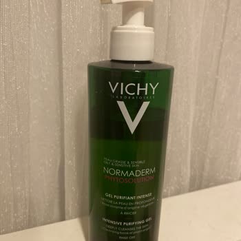 Vichy Akne Serisi Diye Satılan Ürün Daha Çok Akneye Sebep Oluyor