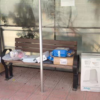 MNG Kargo Çakırlar Şube Görevlileri Kargoları Bina Girişine Bırakıyor