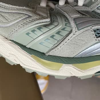 Asics'ten Aldığım Ayakkabı 2. Kez Açılma Yaptı, Fakat İade Edemiyorum