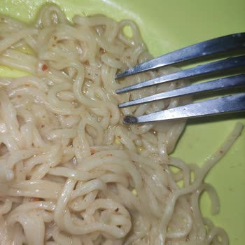 indomie İndomi Noodle İçinden Böcek Çıktı
