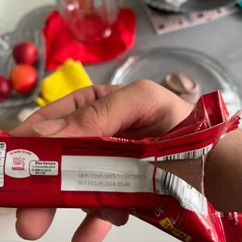Hair in Nestlé Chocolate Wafers !!!