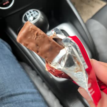 Hair in Nestlé Chocolate Wafers !!!