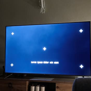 TCL Televizyon TCL QLED TV Siyah Ekranda Beyaz Işık Yansıması