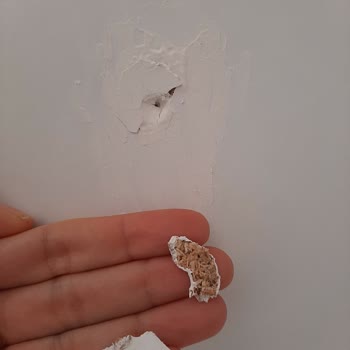 Metalia Vivense Kurulumuna Gelen Vivense Ekibinden Kişi Gardıroba Zarar Verdi.