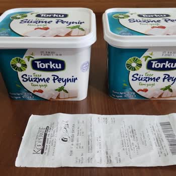 Torku Süzme Peynirin Buzdolabında Ağır Şekilde Kokması Ve Küflenmesi