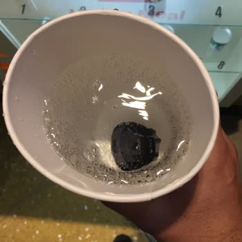 McDonald's Gazoz Kutusunda Kocaman Kara Bir Musluk Başı