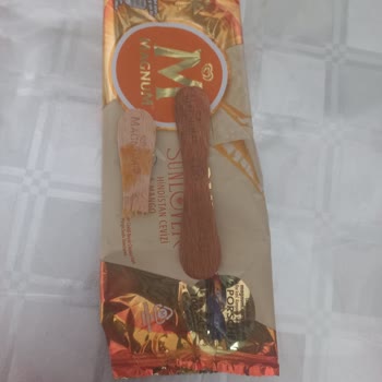Magnum Dondurmadan Çıkan Çöp