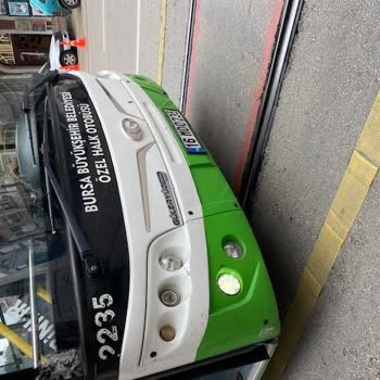 BURULAŞ Kırmızı Işıkta Geçen Belediye Otobüsü