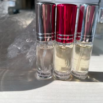 Dekant Parfüm Şişeler Dolu Değil. Parfümler Uçtu