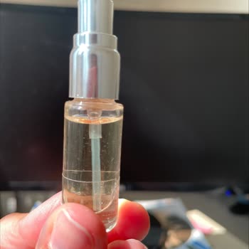 Dekant Parfüm Şişeler Dolu Değil. Parfümler Uçtu