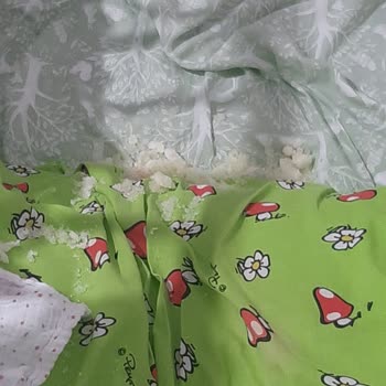 Molfix Bebek Bezinden Tuz Şeklinde Beyaz Maddeler Dökülmesi.