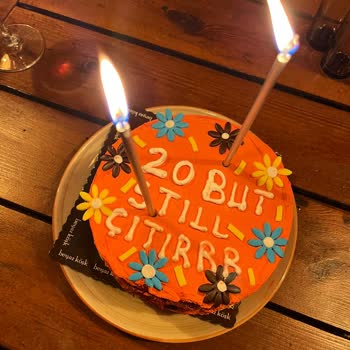 Beyaz Köşk Pasta Cafe & Restaurant Yanlış Pasta Ve Çalışanın Üstümüze Yürümesi