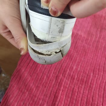 Bershka Kartondan Ayakkabı Yapmışlar