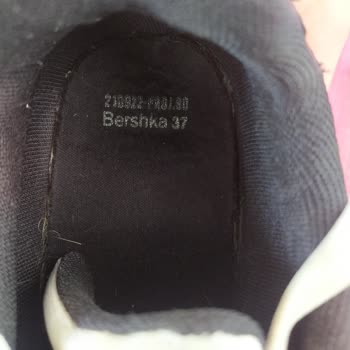Bershka Kartondan Ayakkabı Yapmışlar