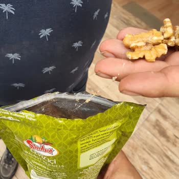 BİM Simbat Kuruyemiş Ceviz İçinde Küflenme