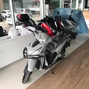 Honda Motosikleti Zorunlu Yan Sanayi Aksesuar İle Satıyorlar.