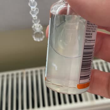 Procsin Serumda Tortular Oluştu Ve Renk Değişti