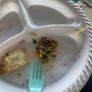 Faruk Güllüoğlu Baklavadan Yabancı Cisim Çıktı