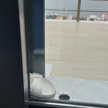 Egepen, Hatalı Cam Takımı Ve İletişim Sorunları Nedeniyle 4 Aydır Değişmeyen Kırık Camımı Çözemedi