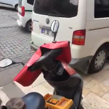 Denizli Büyükşehir Belediyesi Kaldırımlar Varken Otoparklar Park Yerleri Neden Var?
