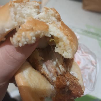 Popeyes Sandviçin İçinden Kemikli But Çıktı