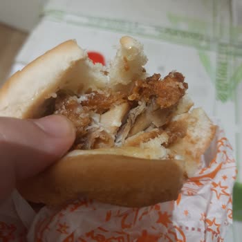 Popeyes Sandviçin İçinden Kemikli But Çıktı