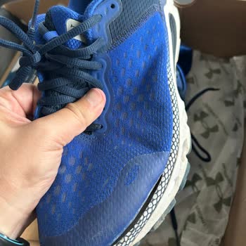 Under Armour İnfinite 3 Ayakkabım Her İkisi De Yanlarından Açıldı.